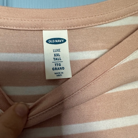 Old navy tee - Picture 2 of 4